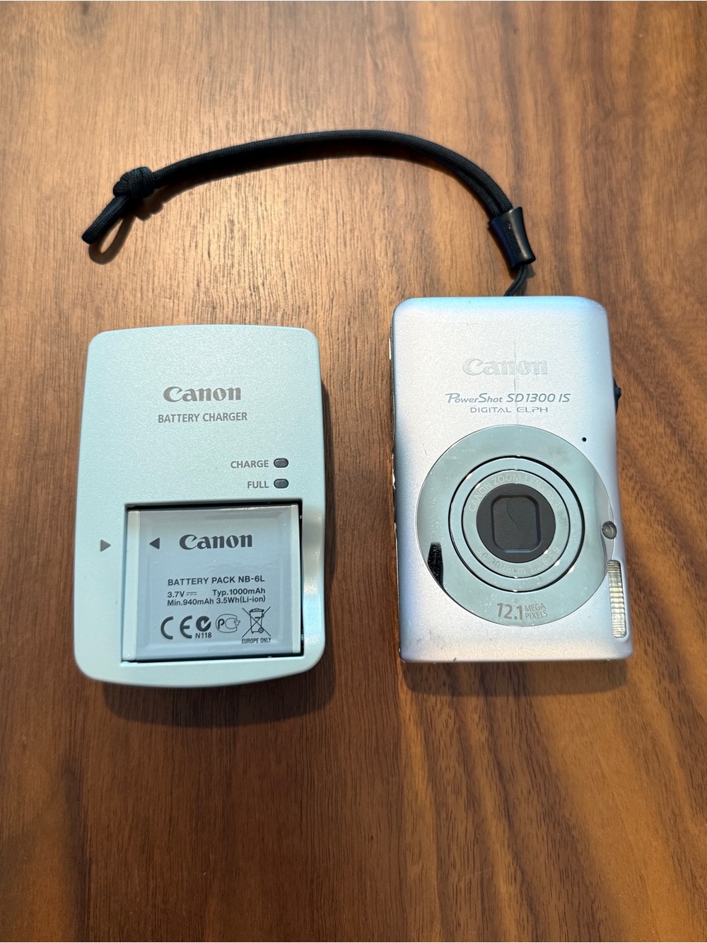 Canon ELPH SD1300 IS with Charger